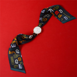 მაჯის საათი - ენ - ოქროსფერი, სამაჯურის მასალა: აბრეშუმი, 4 image