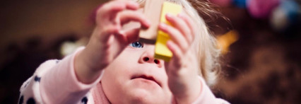 ასაწყობი კუბიკებით თამაში